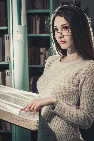 genç kız ile el kitabı