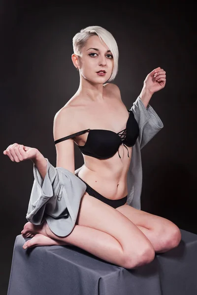 ince genç kız iç çamaşırı 