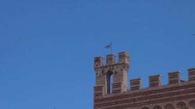 Siena, İtalya - 12 Ağustos: Belediye Binası ana Meydanı Piazza del Campo üzerinde 12 Ağustos 2016 Siena, İtalya. Piazza del Campo şehrin tarihi merkezi ve Avrupa'nın en büyük Ortaçağ kareler biridir..