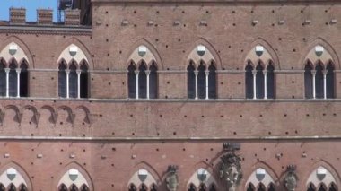 Siena, İtalya - 12 Ağustos: Belediye Binası ana Meydanı Piazza del Campo üzerinde 12 Ağustos 2016 Siena, İtalya. Piazza del Campo şehrin tarihi merkezi ve Avrupa'nın en büyük Ortaçağ kareler biridir..