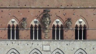 Siena, İtalya - 12 Ağustos: Belediye Binası ana Meydanı Piazza del Campo üzerinde 12 Ağustos 2016 Siena, İtalya. Piazza del Campo şehrin tarihi merkezi ve Avrupa'nın en büyük Ortaçağ kareler biridir..