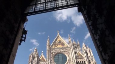 Siena, İtalya - 2016 - yaklaşık ünlü katedral Siena, Santa Maria Assunta için adanmış, tasarlanmış ve İtalya Siena şehir 1215 ve 1263 arasında tamamlandı