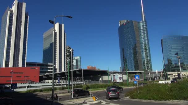 Милан, Италия, 2016: Unicredit Tower and skyscrapers of Porta Garibaldi, Vertical Forest and tower Solaria, 50fps, real time — стоковое видео