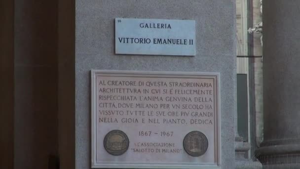 ミラノ, イタリア - 5 月 22 日: ミラノで上から見るとヴィットリオ エマヌエーレ 2 世の景色。1875 年に建てられたこのギャラリー Milan.50fps、リアルタイムで最も人気のあるショッピング エリアの一つです。 — ストック動画