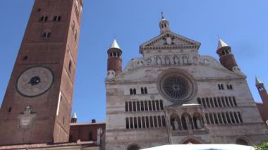 Cremona, İtalya - 2016 yaklaşık: Cremona Katedrali, 1196, kutsandı Romanesk tarzda inşa edilmiş ve daha sonra Gotik, Rönesans ve Barok öğelerle genişletilmiş. 50 fps, gerçek zamanlı