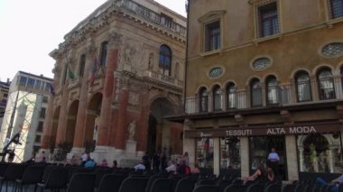 Vicenza, İtalya, 2016 yaklaşık: Basilica Palladiana adlı ünlü anıt ile şehrin büyük ana kare