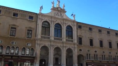 Vicenza, İtalya, 2016 yaklaşık: Basilica Palladiana adlı ünlü anıt ile şehrin büyük ana kare