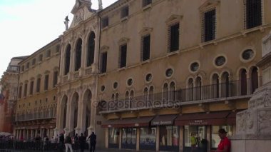 Vicenza, İtalya, 2016 yaklaşık: Basilica Palladiana adlı ünlü anıt ile şehrin büyük ana kare