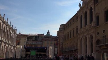 Vicenza, İtalya, 2016 yaklaşık: Basilica Palladiana adlı ünlü anıt ile şehrin büyük ana kare