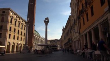 Vicenza, İtalya, 2016 yaklaşık: Basilica Palladiana adlı ünlü anıt ile şehrin büyük ana kare