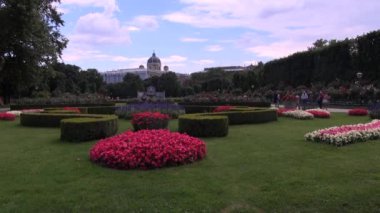 Vienna, Avusturya - Temmuz, 2017: Volksgarten (insanların Bahçe) Innere Stadt bölge Viyana Hofburg Sarayı parçasıdır ve 1823 halka açılan genel bir park olduğunu..