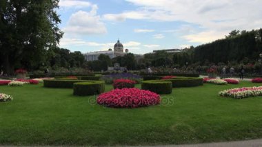 Vienna, Avusturya - Temmuz, 2017: Volksgarten (insanların Bahçe) Innere Stadt bölge Viyana Hofburg Sarayı parçasıdır ve 1823 halka açılan genel bir park olduğunu..