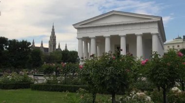 Vienna, Avusturya - Temmuz, 2017: Volksgarten (insanların Bahçe) Innere Stadt bölge Viyana Hofburg Sarayı parçasıdır ve 1823 halka açılan genel bir park olduğunu..
