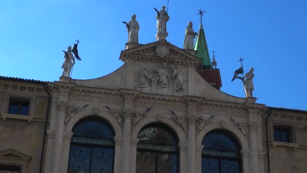 Βιτσέντζα, Ιταλία, circa 2016: η μεγάλη κεντρική πλατεία της πόλης με το διάσημο μνημείο που ονομάζεται Βασιλική Palladiana — Αρχείο Βίντεο