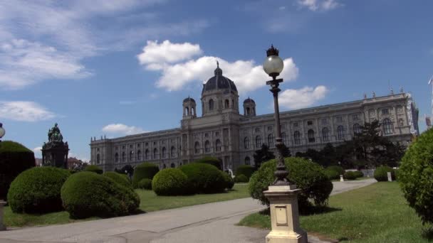 VIENA, AUSTRIA - 06 DE AGOSTO DE 2016: Construido en 1891 El Kunsthistorisches Museum (Museo de Historia del Arte o Museo de Bellas Artes) es un museo de arte en Viena y fue inaugurado por el emperador Francisco José . — Vídeo de stock