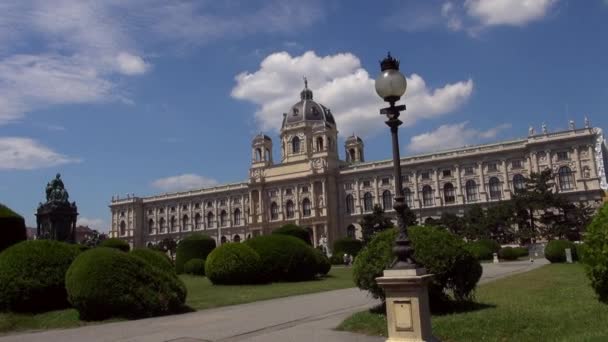 VIENNA, AUSTRIA - 06 AGOSTO 2016: Costruito nel 1891 Il Kunsthistorisches Museum (Museo di Storia dell'Arte o Museo di Belle Arti) è un museo d'arte di Vienna ed è stato inaugurato dall'imperatore Francesco Giuseppe . — Video Stock