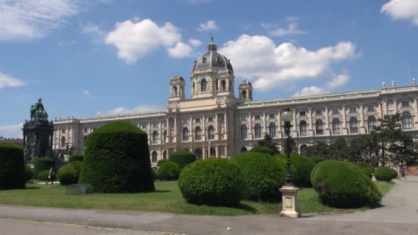 VIENA, AUSTRIA - 06 DE AGOSTO DE 2016: Construido en 1891 El Kunsthistorisches Museum (Museo de Historia del Arte o Museo de Bellas Artes) es un museo de arte en Viena y fue inaugurado por el emperador Francisco José . — Vídeos de Stock