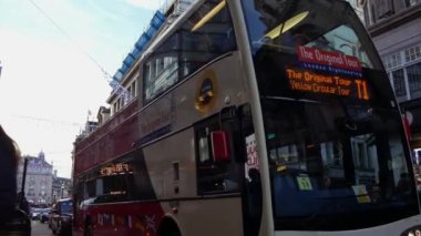 Londra, İngiltere - 21 Aralık: Merkezi Londra Sinema ve Alışveriş Caddesi Leicester Square Theatreland Londra'da İnsanlar Walk Visit ( Ultra High Definition, Ultra Hd, Uhd, 4k, gerçek zamanlı )