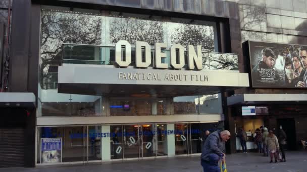 LONDON, ENGLAND - DECEMBER 19: Famous Odeon Cinema at Leicester Square - the place for London film premieres in Leicester Square — Stock Video