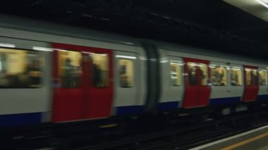 London, Büyük Britanya, 22 Ocak: insanlar commuting tüp Londra yeraltı tren yolu ile 22 Ocak. Londra Metrosu 1 milyarın üzerinde taşınan yolcu / yıl.