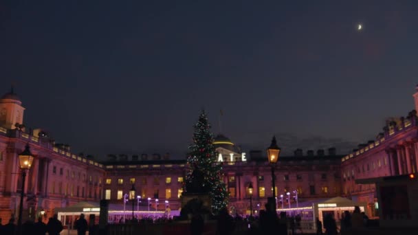 LONDON, UK - DECEMBER 30: People skate on the skate rink of Somerset House London, UK on December 30, 2011. The skate rink at Somerset House is an annual event. — Stock Video