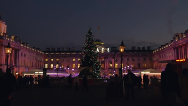 LONDON, UK - DECEMBER 30: People skate on the skate rink of Somerset House London, UK on December 30, 2011. The skate rink at Somerset House is an annual event. — Stock Video