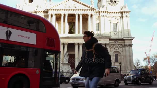 LONDON, Uk, Desember: Pemandangan Katedral Santo Paulus di London; adalah sebuah katedral Gereja Inggris dan kursi Uskup London. ULTRA HD 4k, real time — Stok Video