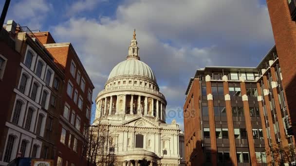 LONDON, Uk, dezembro: Vista da Catedral de São Paulo em Londres; é uma catedral da Igreja da Inglaterra e é a sede do Bispo de Londres. ULTRA HD 4k, em tempo real — Vídeo de Stock