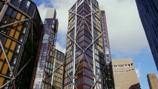 London, Wielka Brytania - grudnia 2016 roku. Carlyon apartamenty zaprojektowane przez Rogers Stirk Harbour + Partners, znany jako Neo Bankside, znajdujące się w pobliżu galerii sztuki Tate Modern w Londynie, czas Uk.real — Wideo stockowe