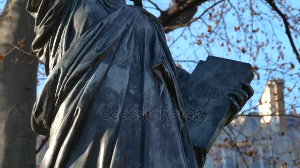 Replica of Statue of Liberty, Luxembourg Garden, Paris,ultra hd 4k, — Stock Video