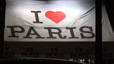 Paris, Fransa, 2017 yaklaşık: Cityscapes Paris Champs Elysees de gece trafik arabalar ve Noel şenlikli ışık ile