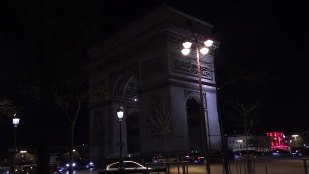 2017 巴黎城市与凯旋门在夜间与交通汽车和圣诞节日灯 — 图库视频影像