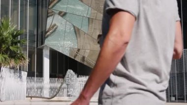 Barcelona - 2017 yaklaşık: Torre Mare Nostrum, ilk gaz tesisi İspanya sitenin temsil eder. Enric Miralles, Barcelona.detail, Ultra hd 4 k içinde Benedetta Tagliabue mimarlar tarafından 2006 yılında inşa,