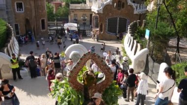 Barcelona, İspanya - Mayıs 2017 yaklaşık: A Parc Guell, kentin önemli turistik mekanlara, gerçek zamanlı, Barselona, İspanya, birini vurdu.
