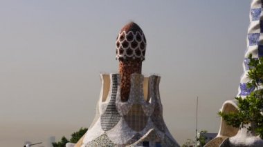 Barcelona, İspanya - Mayıs 2017 yaklaşık: A Parc Guell, kentin önemli turistik mekanlara, gerçek zamanlı, Barselona, İspanya, birini vurdu.