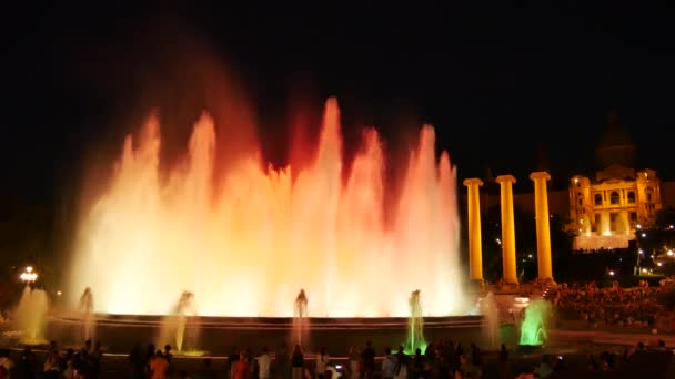 Fontaines Magiques Barcelone Attraction Beaucoup Touristes Regardant Spectacle Nocturne Coloré — Video