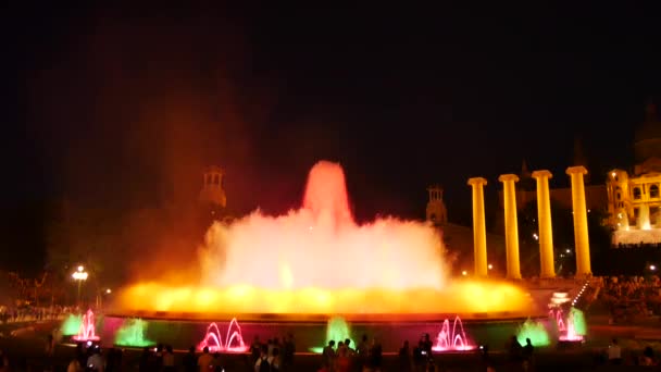 Барселона Магії Фонтани Тяжіння Багато Туристів Дивлячись Барвистими Нічного Шоу — стокове відео
