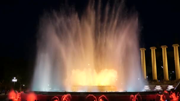 Barcellona Fontana Magica Attrazione Sacco Turisti Cerca Spettacolo Notturno Colorato — Video Stock