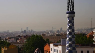 Barcelona, İspanya - Mayıs 2017 yaklaşık: A Parc Guell, kentin önemli turistik mekanlara, gerçek zamanlı, Barselona, İspanya, birini vurdu.