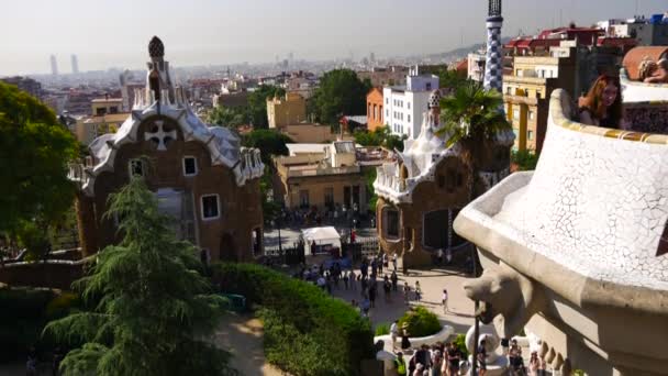 Barcelona Spanje Circa Mei 2017 Shot Parc Güell Een Van — Stockvideo