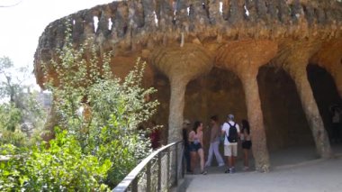 Barcelona, İspanya - Mayıs 2017 yaklaşık: A Parc Guell, kentin önemli turistik mekanlara, gerçek zamanlı, Barselona, İspanya, birini vurdu.