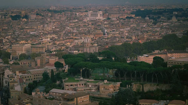San Pietro Bazilikası kubbe arası Roma en iyi görünümü                  