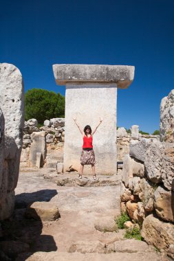 Menorca adasında Tarih öncesi Taula tebrik kadın