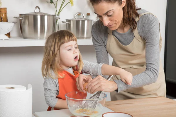 Familie kocht und Kind beschwert sich — Stockfoto