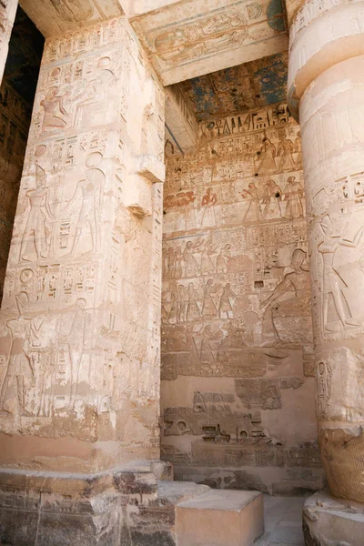 Decoración en templo egipcio —  Fotos de Stock