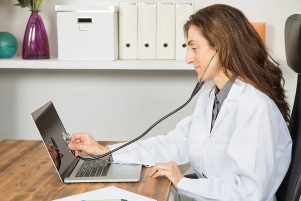 Doctor woman with stethoscope in computer — Stock Photo, Image