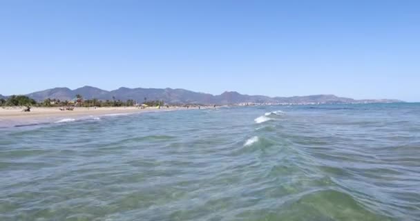 Punto de vista desde el océano de Pinar Beach en Castellón — Vídeo de stock