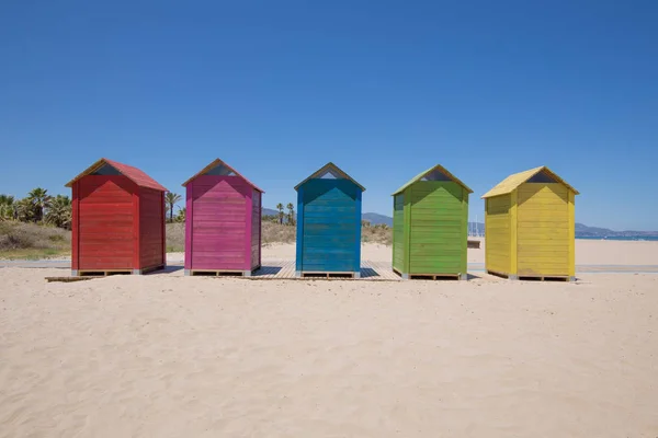 Pięciu kabiny kąpielowe kolorowe w miejscowości Grao Castellon — Zdjęcie stockowe