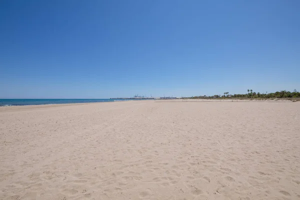 Пейзаж сосна пляж з Grao Castellon горизонту — стокове фото