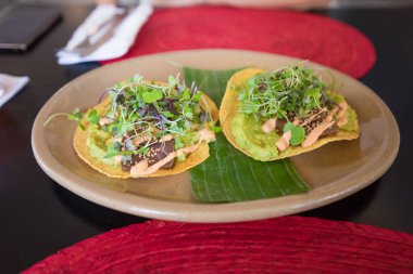 iki tacos del papaz seramik tabak